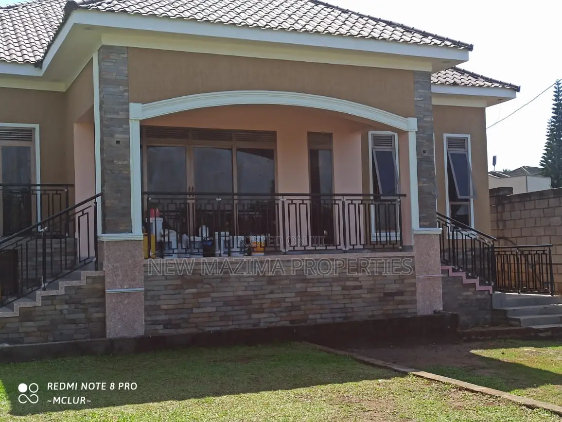 3bdrm Bungalow in Mutundwe Heights, Division A for sale in Division A