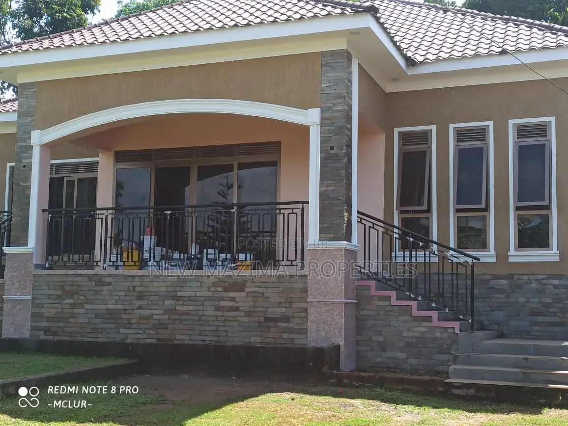 3bdrm Bungalow in Mutundwe Heights, Division A for sale in Division A