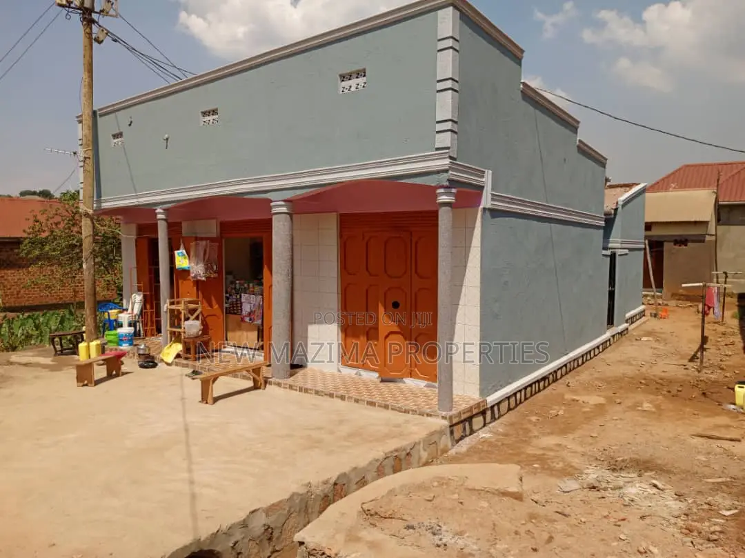 Busy Three Commercial Shops With More Single Onsale Nansana in Division A