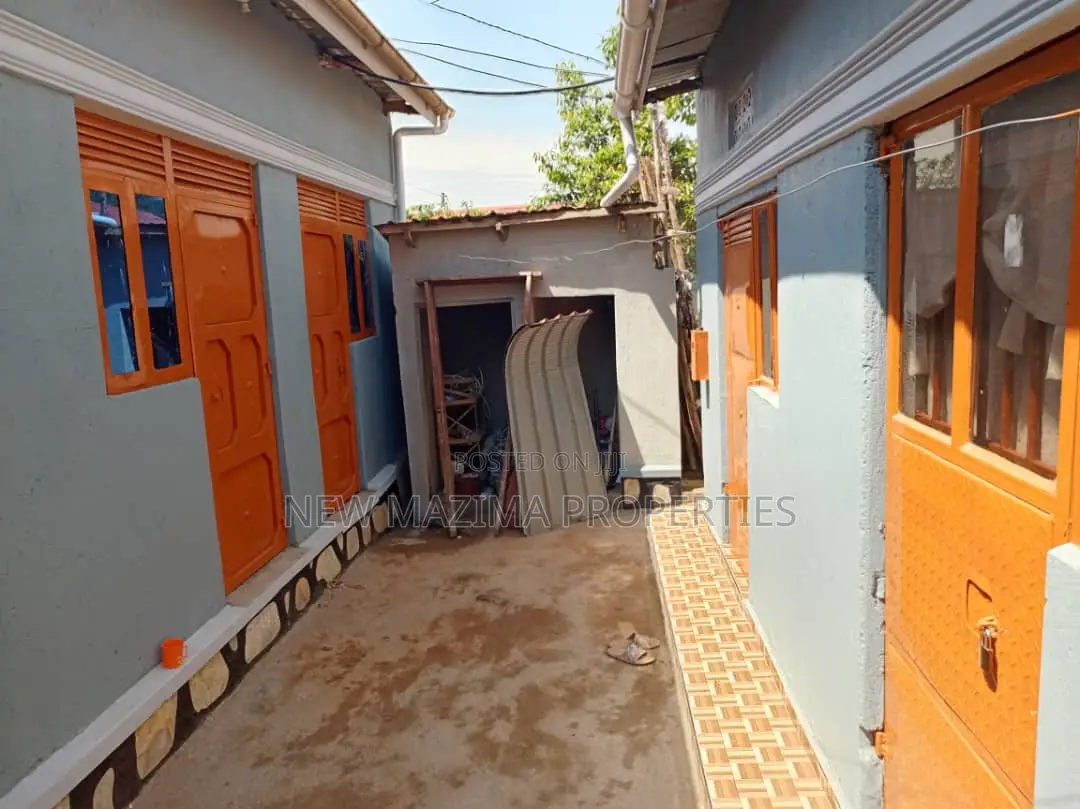 Busy Three Commercial Shops With More Single Onsale Nansana in Division A
