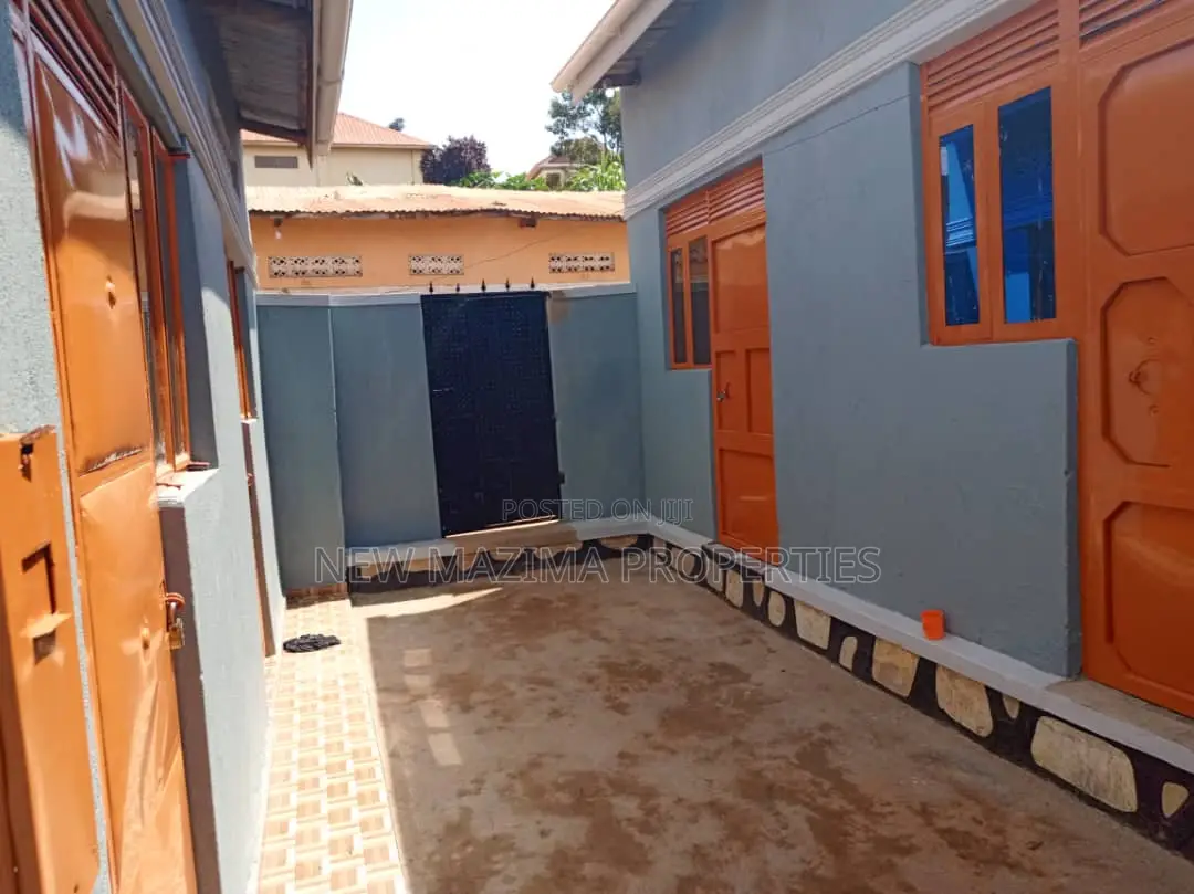 Busy Three Commercial Shops With More Single Onsale Nansana in Division A