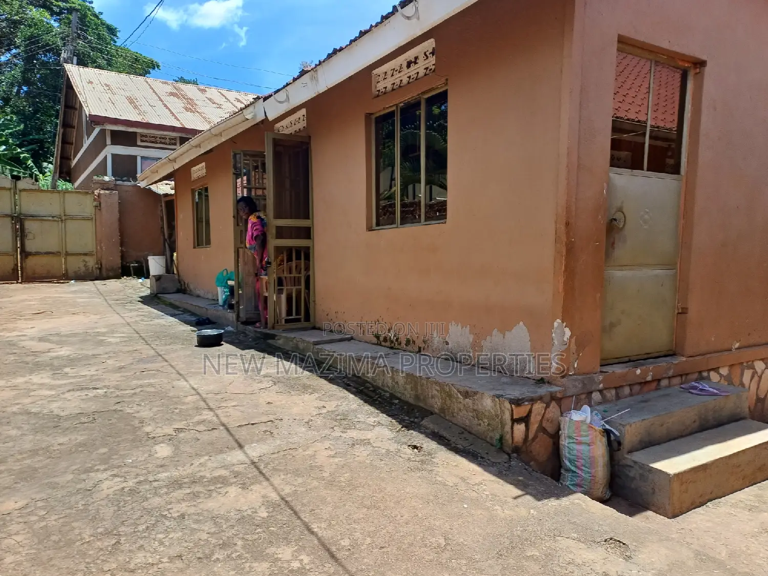 3bdrm Bungalow in Makindye Kizungu, Division A for sale in Division A