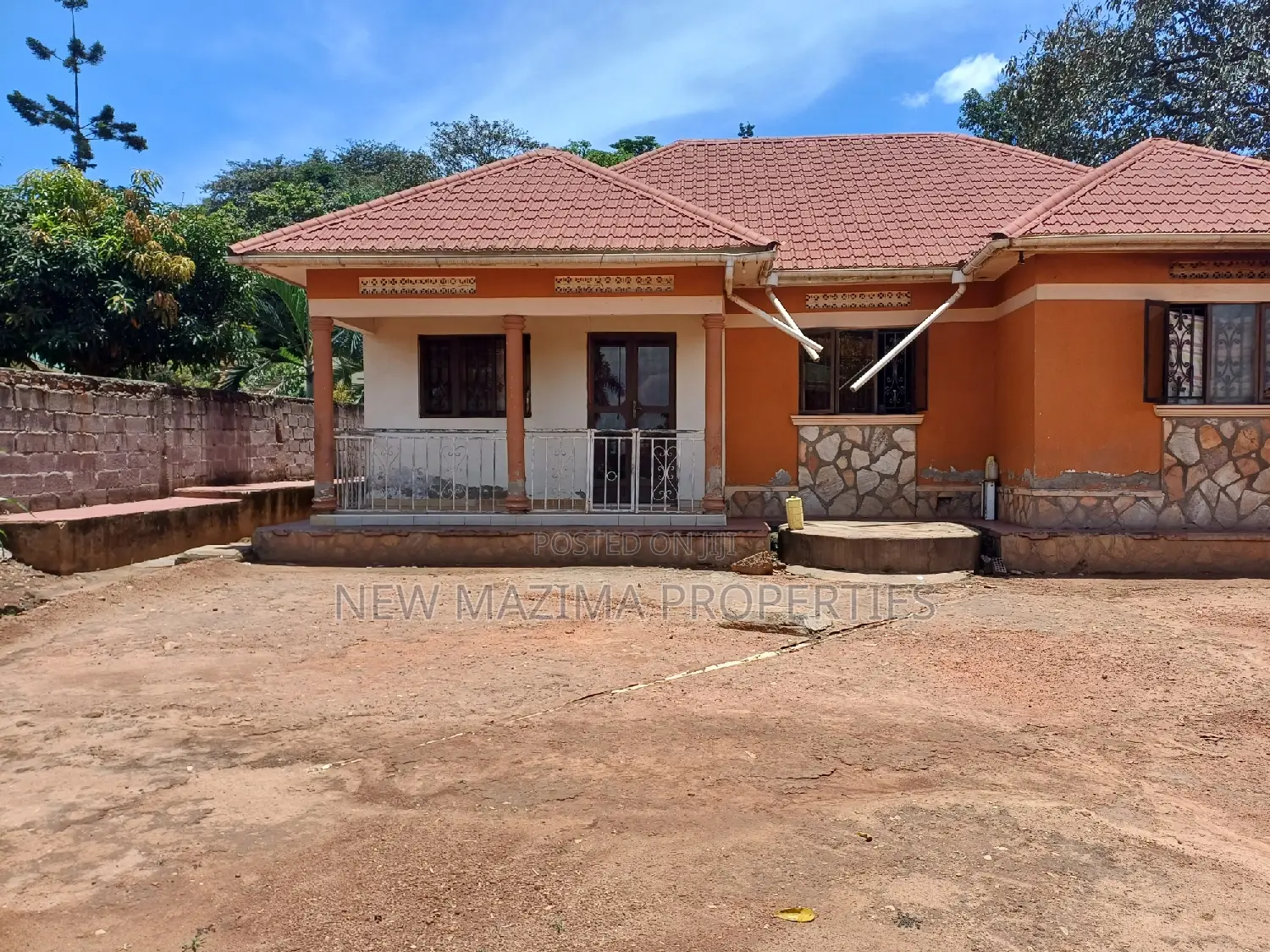 3bdrm Bungalow in Makindye Kizungu, Division A for sale in Division A