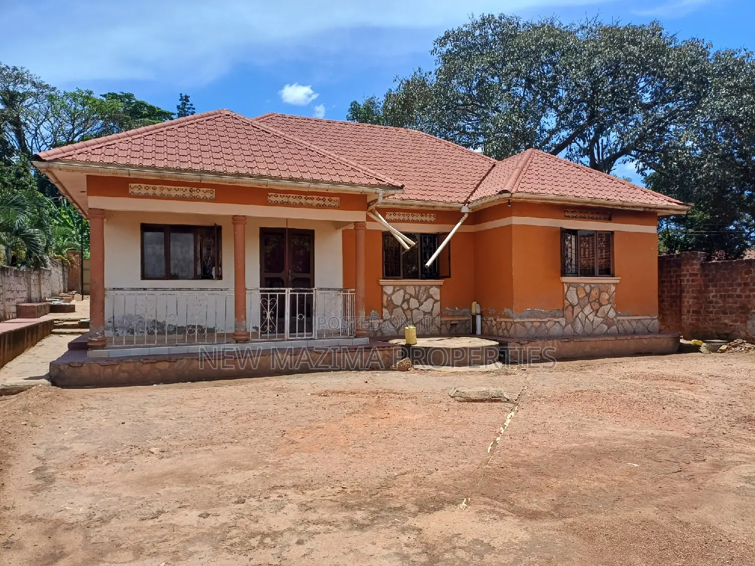 3bdrm Bungalow in Makindye Kizungu, Division A for sale in Division A