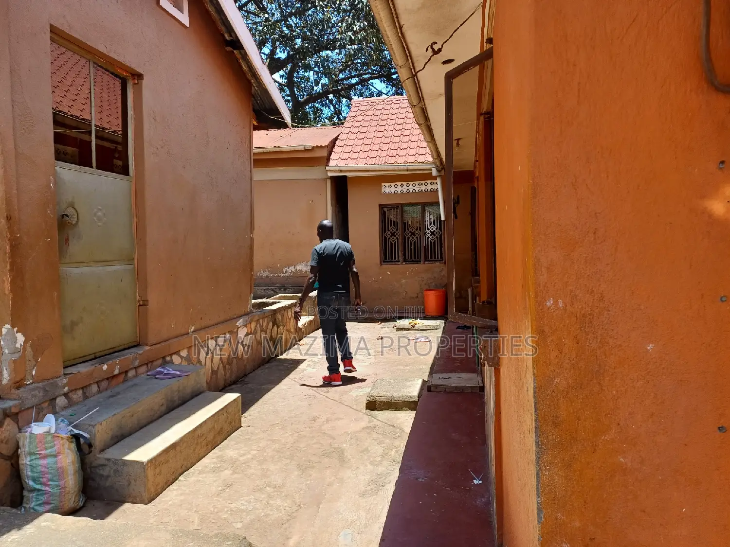 3bdrm Bungalow in Makindye Kizungu, Division A for sale in Division A