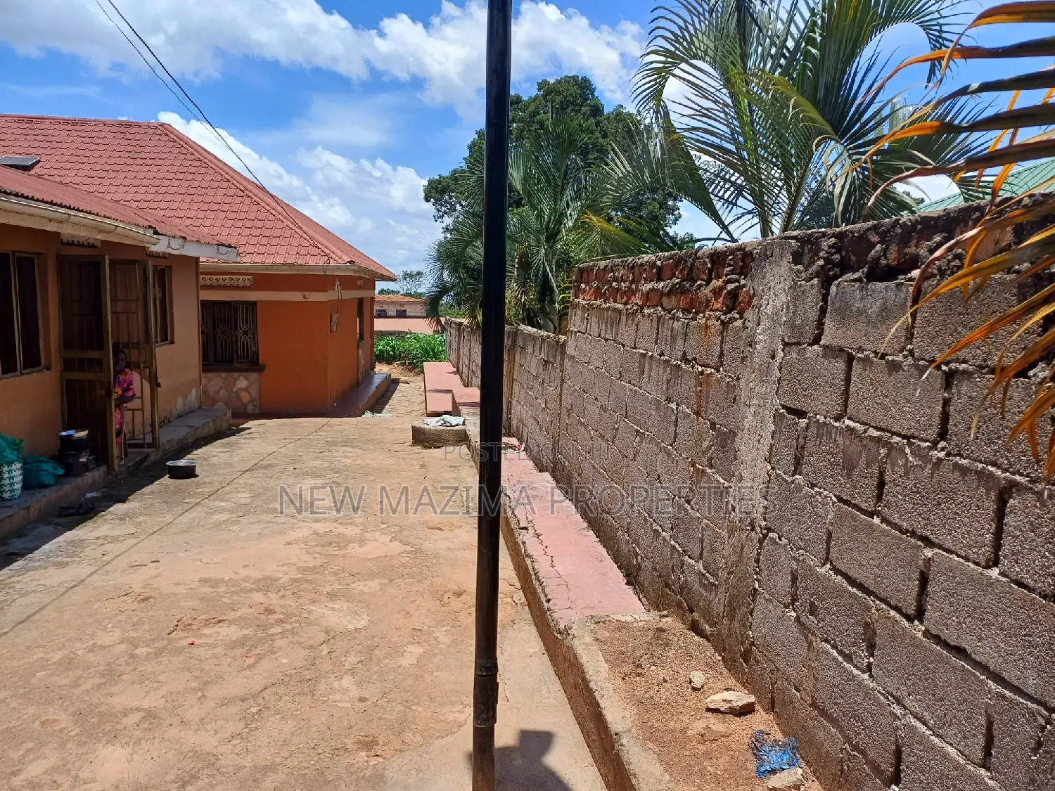 3bdrm Bungalow in Makindye Kizungu, Division A for sale in Division A