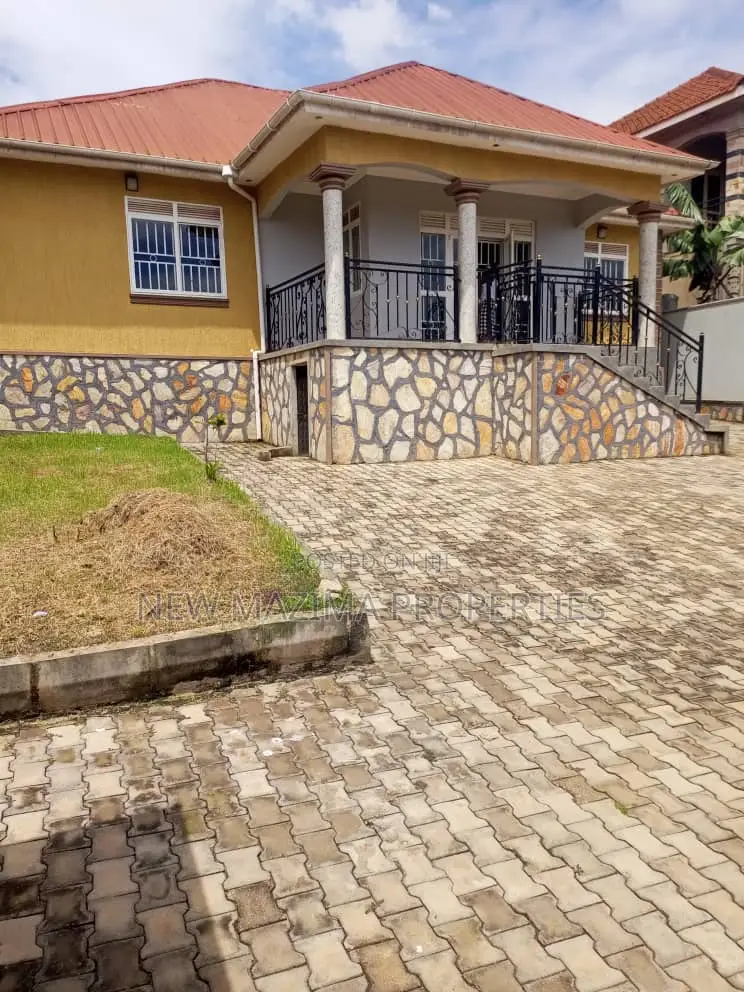 3bdrm Bungalow in Salaama Munyonyo, Division A for sale in Division A