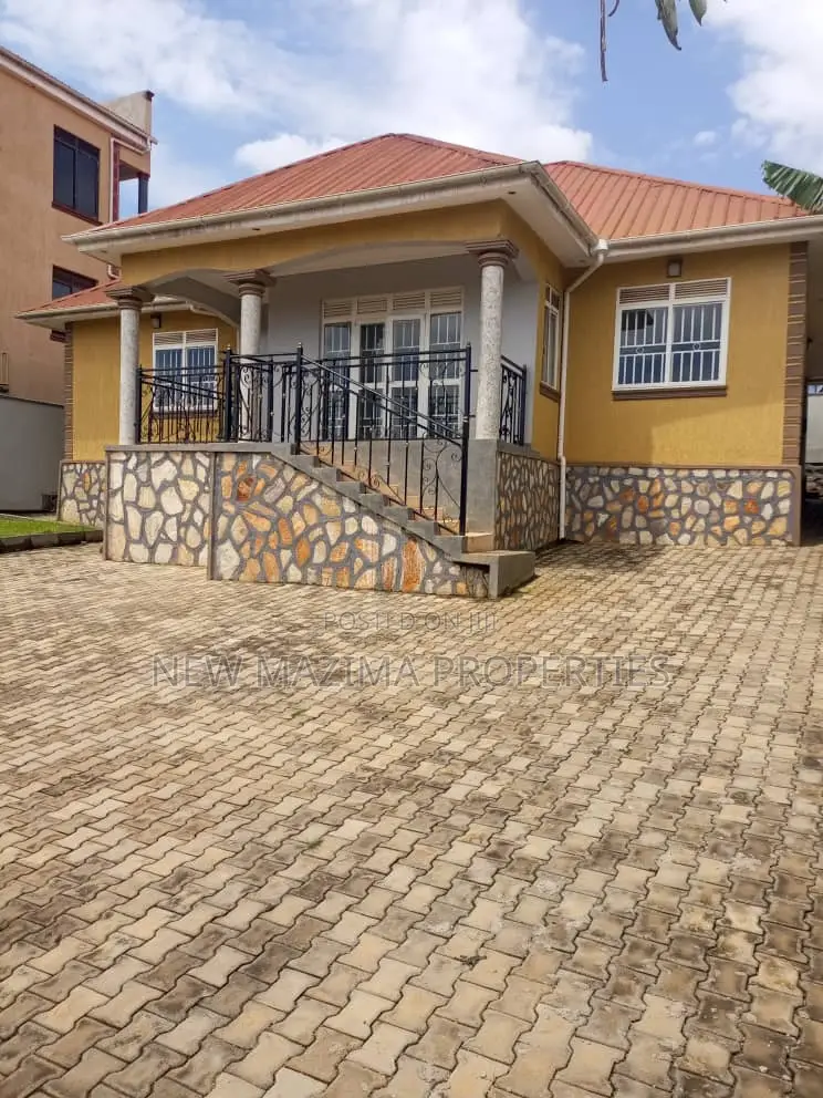 3bdrm Bungalow in Salaama Munyonyo, Division A for sale in Division A