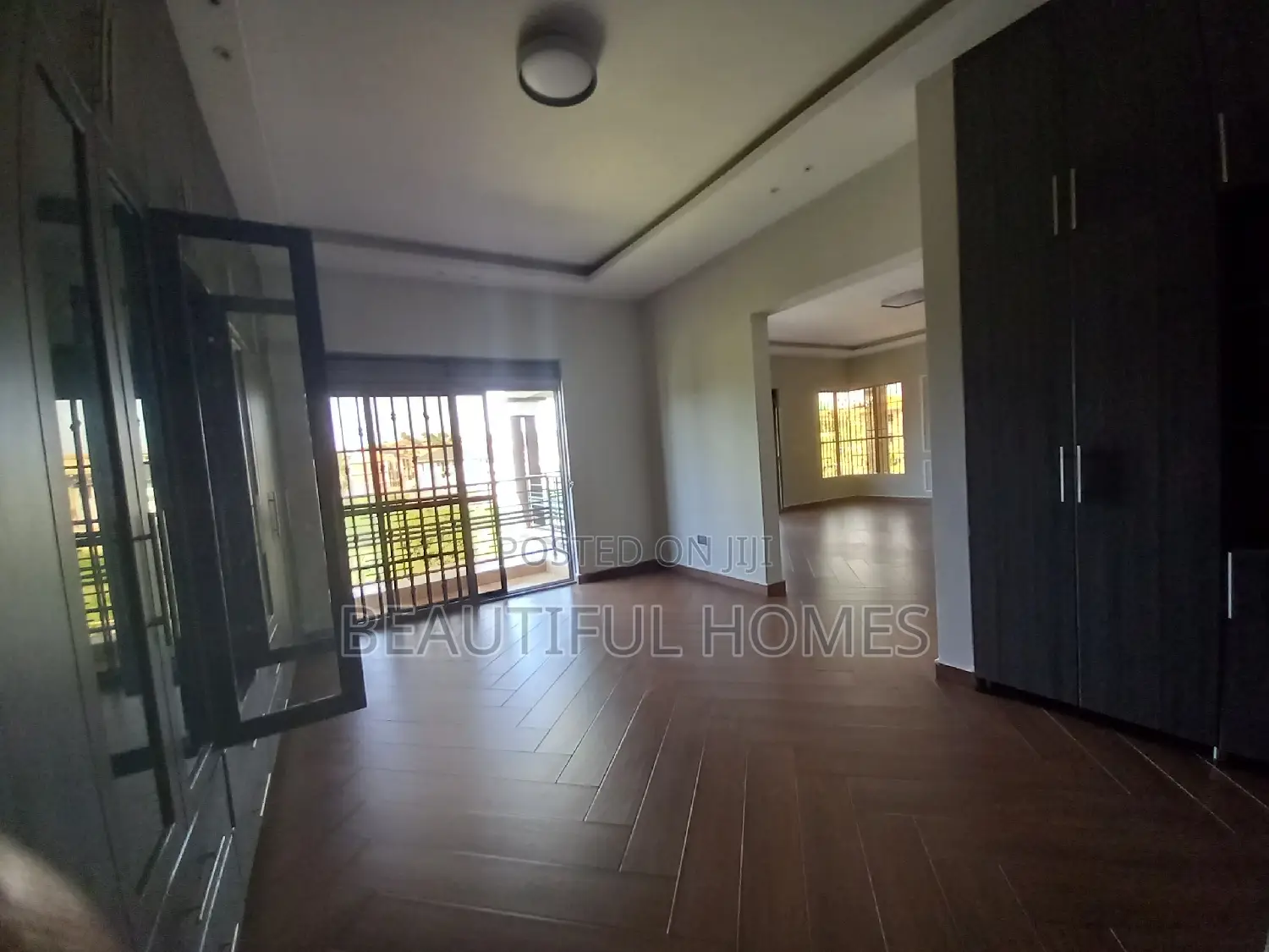 Furnished 7bdrm Duplex in Kisaasi Tarmack, Nakawa for sale in Nakawa
