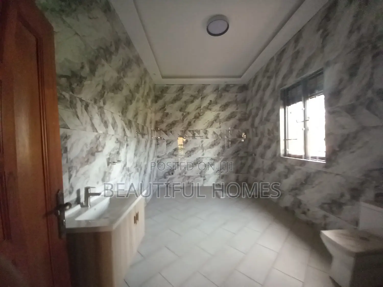 Furnished 7bdrm Duplex in Kisaasi Tarmack, Nakawa for sale in Nakawa