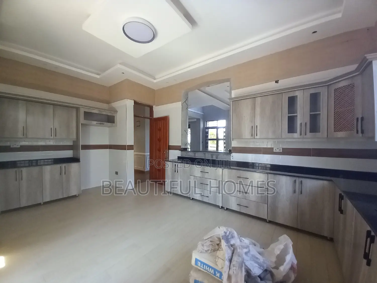 Furnished 7bdrm Duplex in Kisaasi Tarmack, Nakawa for sale in Nakawa