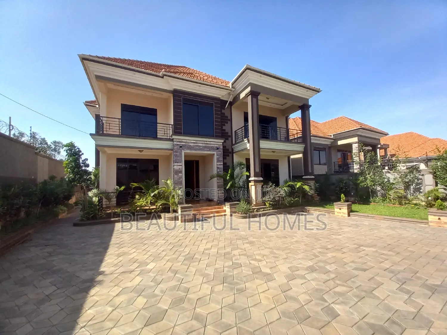 Furnished 5bdrm Duplex in Kisaasi, Nakawa for sale in Nakawa