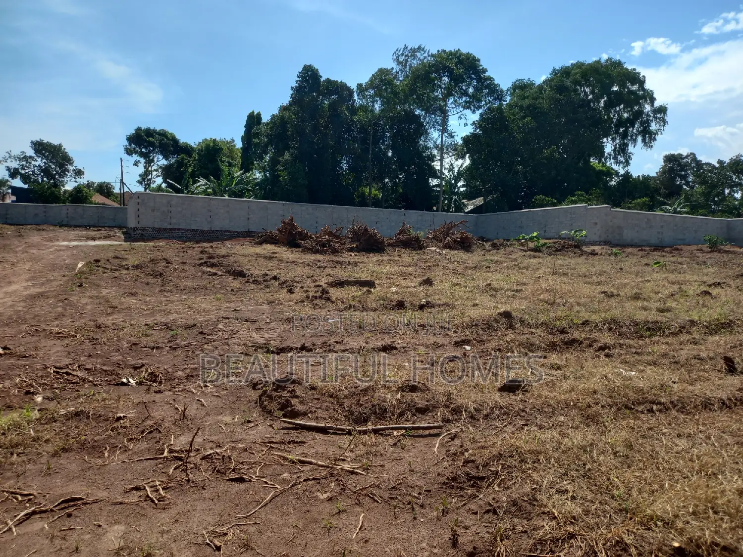 Najjera,1.3acres Ideal for Hotel on Sell in Kira