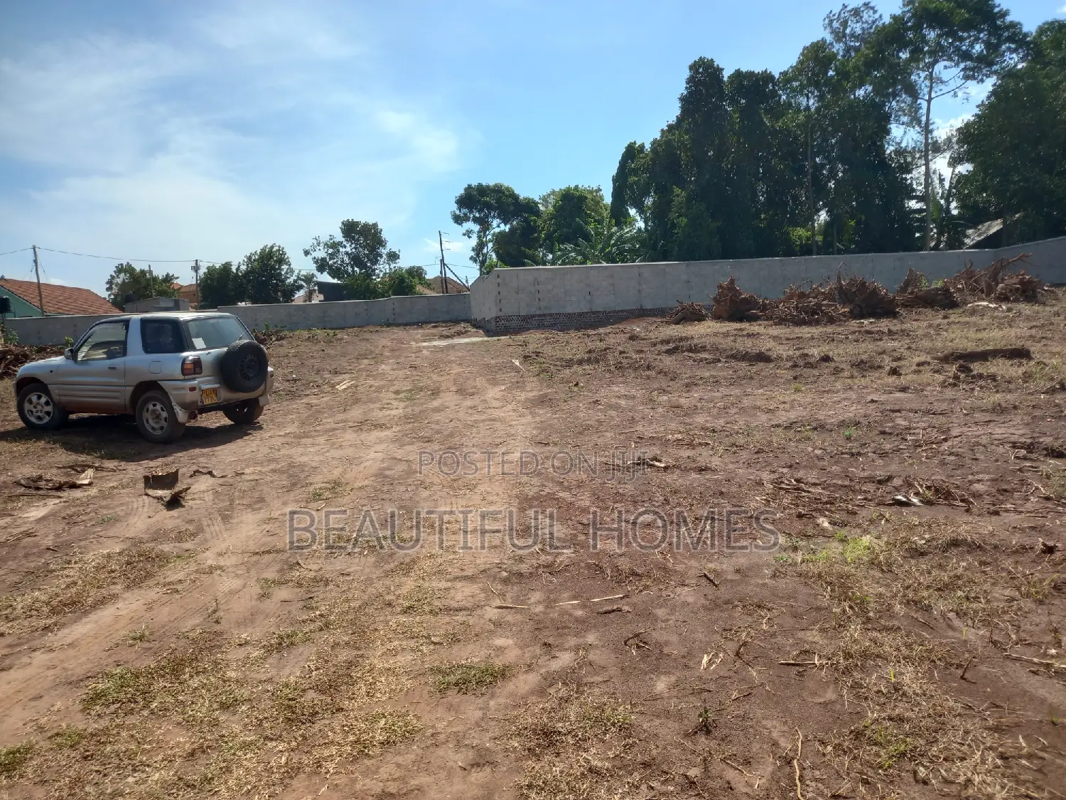 Najjera 1.3acres Near the Main Road on Sale in Central Division
