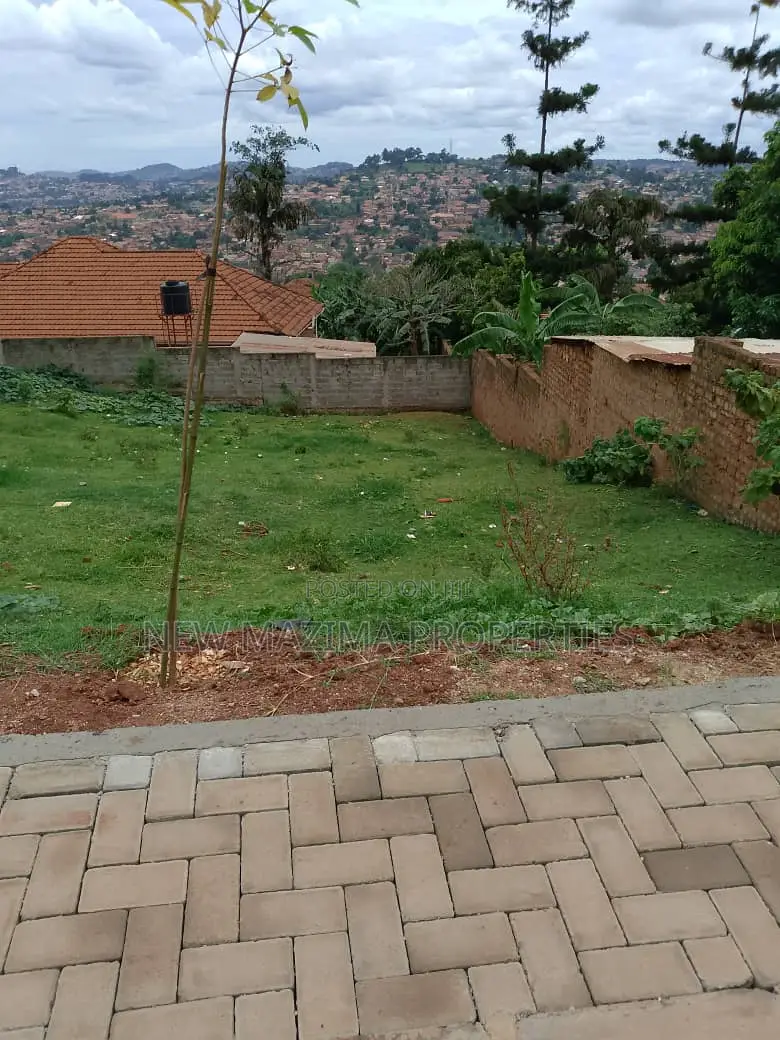 Very Prime Plot on Quicksale in Makindye Kizungu Heights in Division A