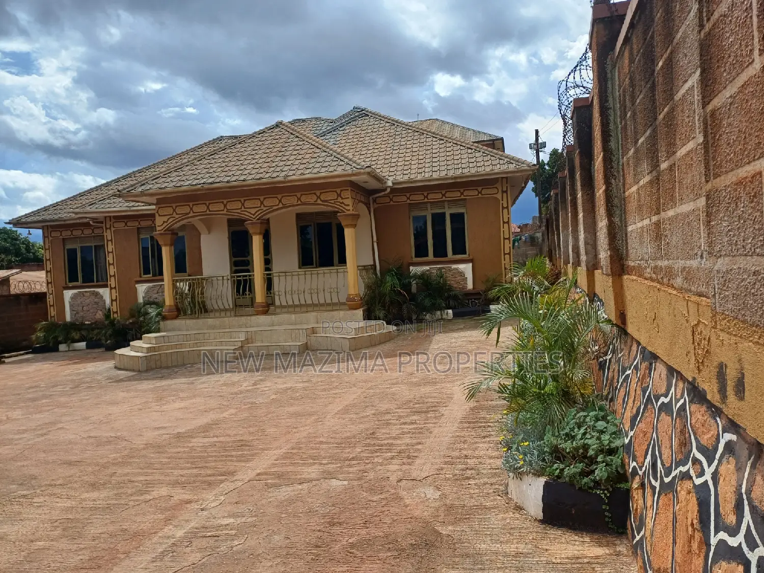 3bdrm Bungalow in Buziga Heights, Division A for sale in Division A