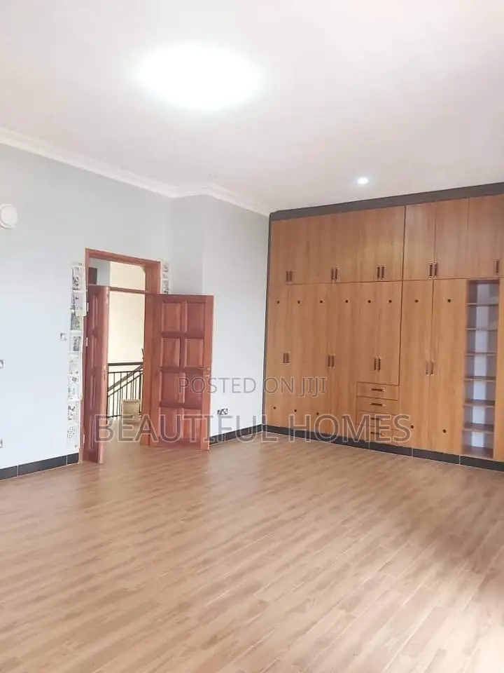 Furnished 6bdrm Duplex in Kigo, Central Division for sale in Central Division
