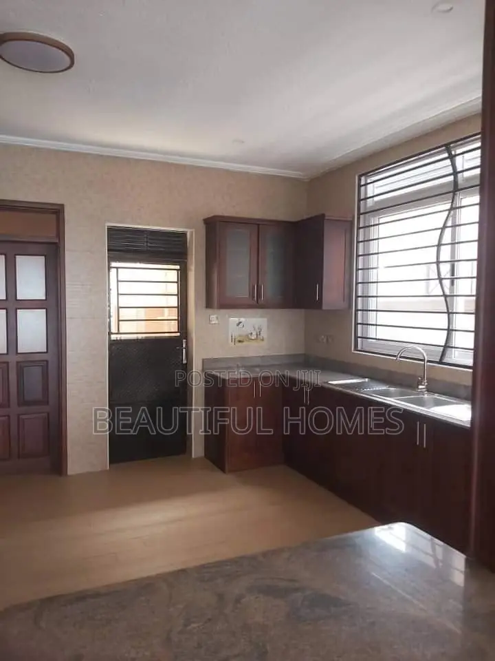 Furnished 6bdrm Duplex in Kigo, Central Division for sale in Central Division