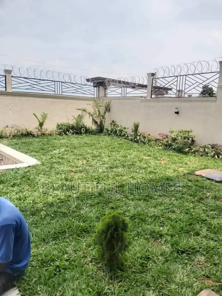 Furnished 6bdrm Duplex in Kigo, Central Division for sale in Central Division