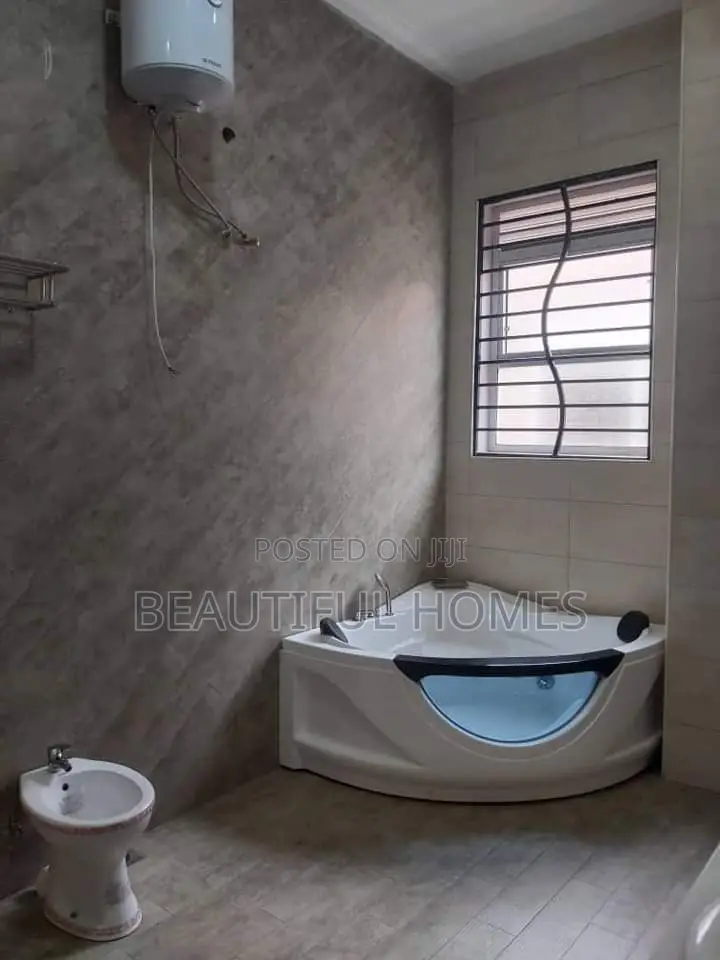 Furnished 6bdrm House in Kigo Munyonyo, Makindye for sale in Makindye