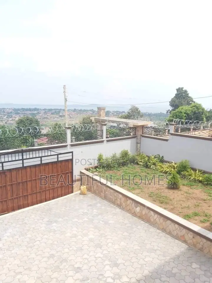 Furnished 6bdrm House in Kigo Munyonyo, Makindye for sale in Makindye