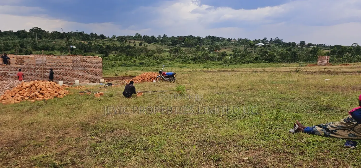 Looking for Genuine Agreement Plots 50x100, Namayumba Estate in Wakiso / Wakiso