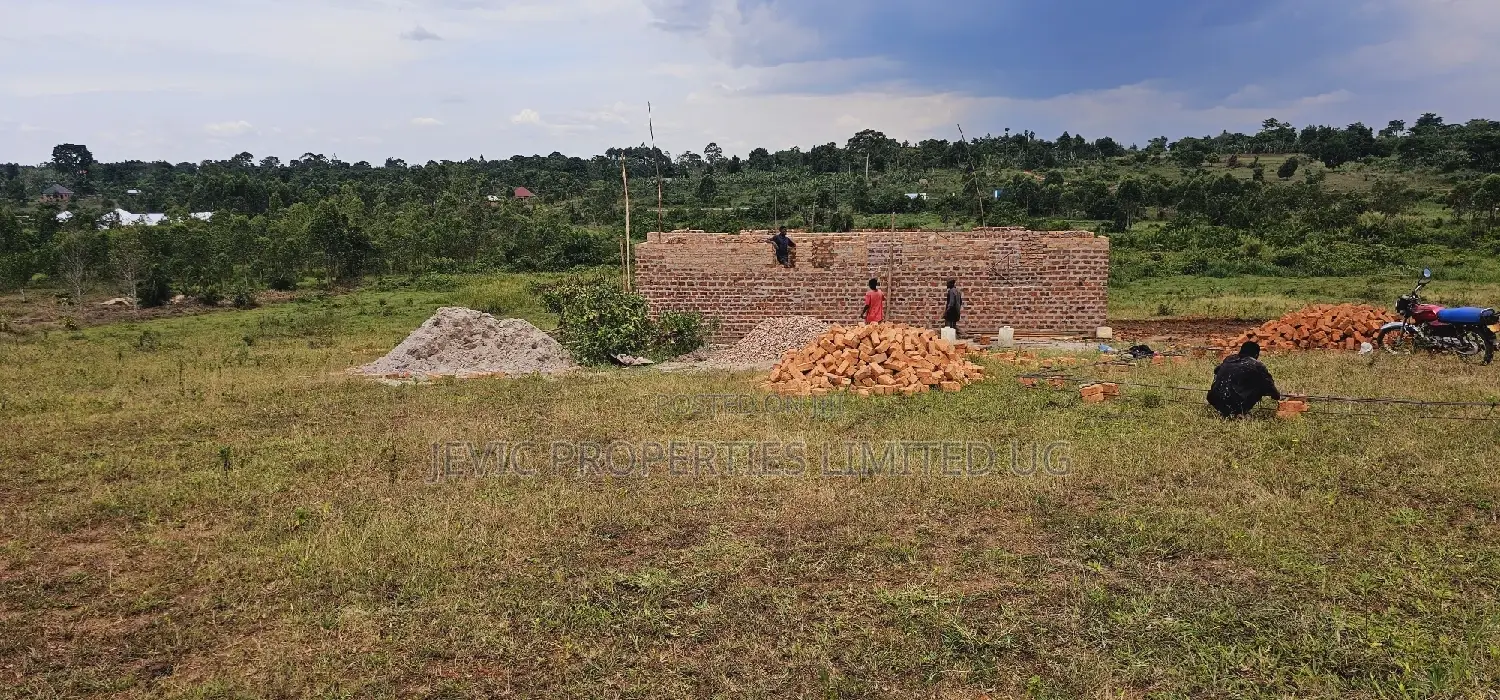 Looking for Genuine Agreement Plots Namayumba Estate Wait in Wakiso / Wakiso
