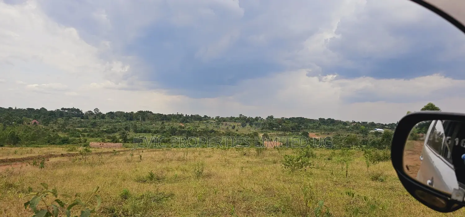 Dream Owning Land, Here Comes Namayumba Tarmac Plots in Wakiso / Wakiso