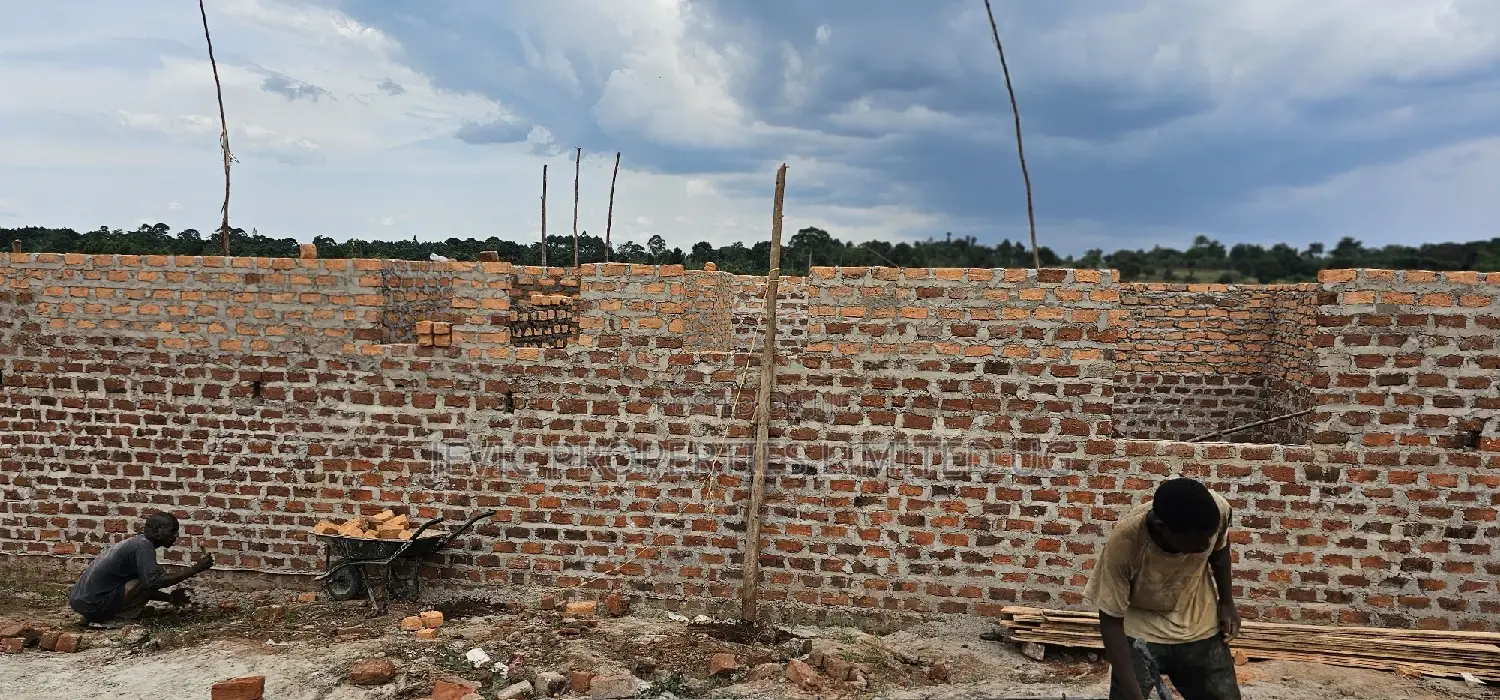 Dream Owning Land, Here Comes Namayumba Tarmac Plots in Wakiso / Wakiso