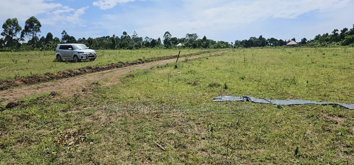 Dream Owning Land, Here Comes Namayumba Tarmac Plots in Wakiso / Wakiso