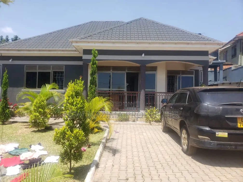 3bdrm Bungalow in Seguku Ntebe Rd, Division A for sale in Division A