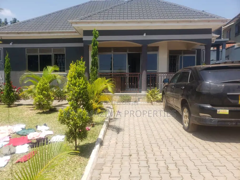 3bdrm Bungalow in Seguku Ntebe Rd, Division A for sale in Division A