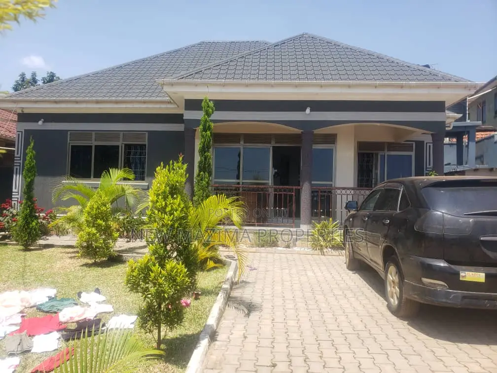 3bdrm Bungalow in Seguku Ntebe Rd, Division A for sale in Division A