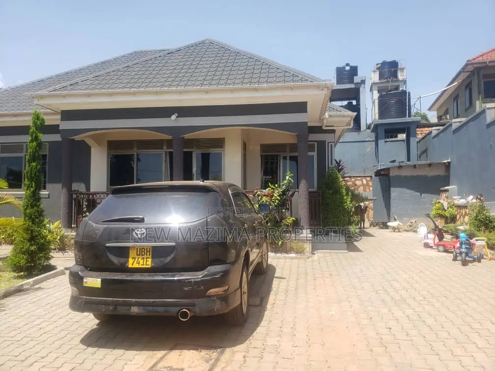 3bdrm Bungalow in Seguku Ntebe Rd, Division A for sale in Division A