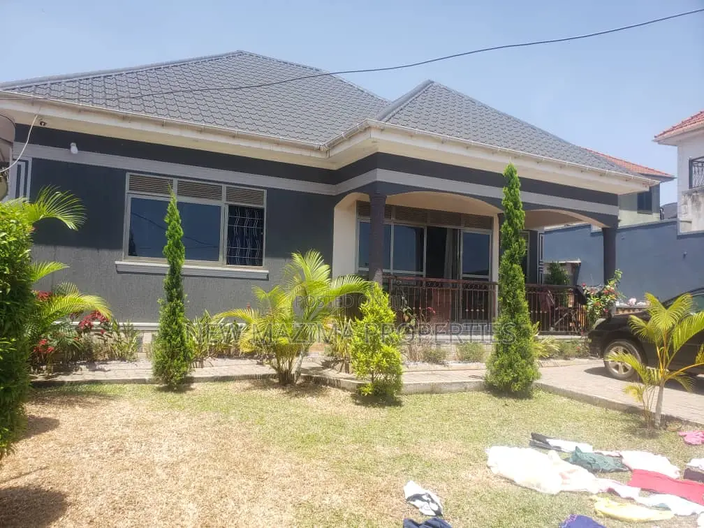 3bdrm Bungalow in Seguku Ntebe Rd, Division A for sale in Division A