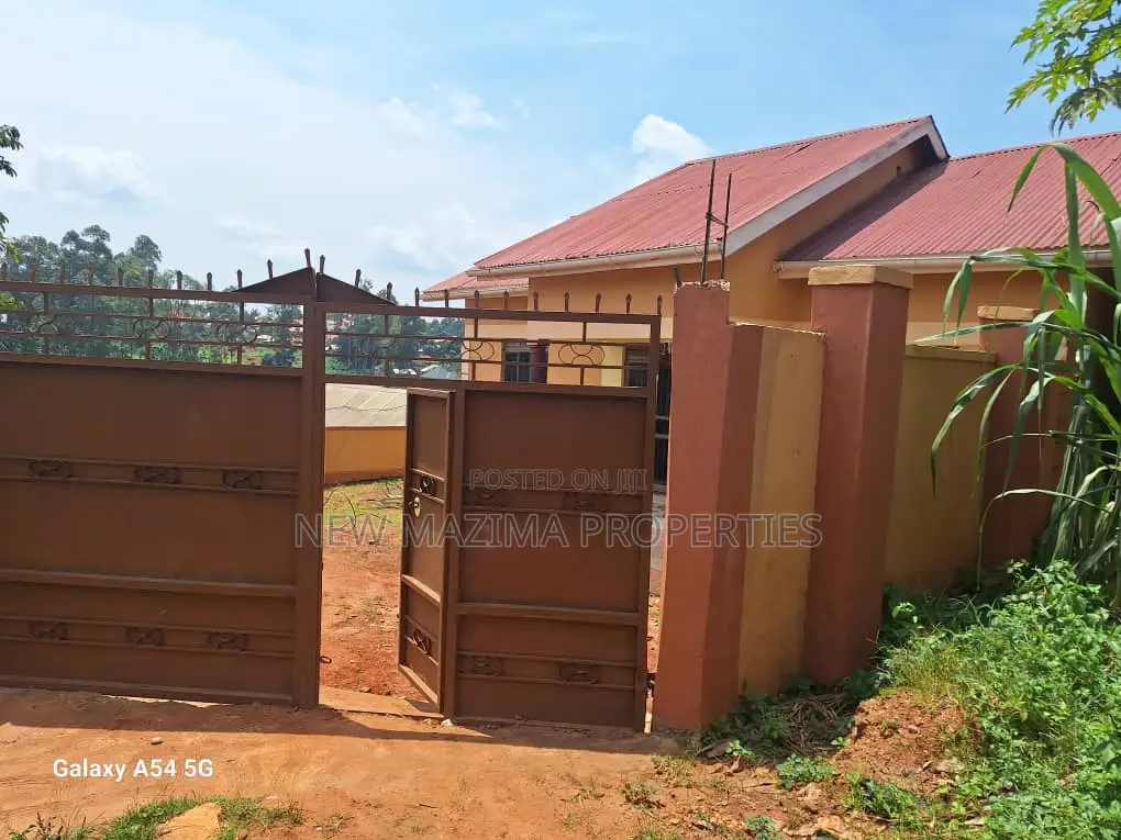 3bdrm Bungalow in Nansana Town, Division A for sale in Division A