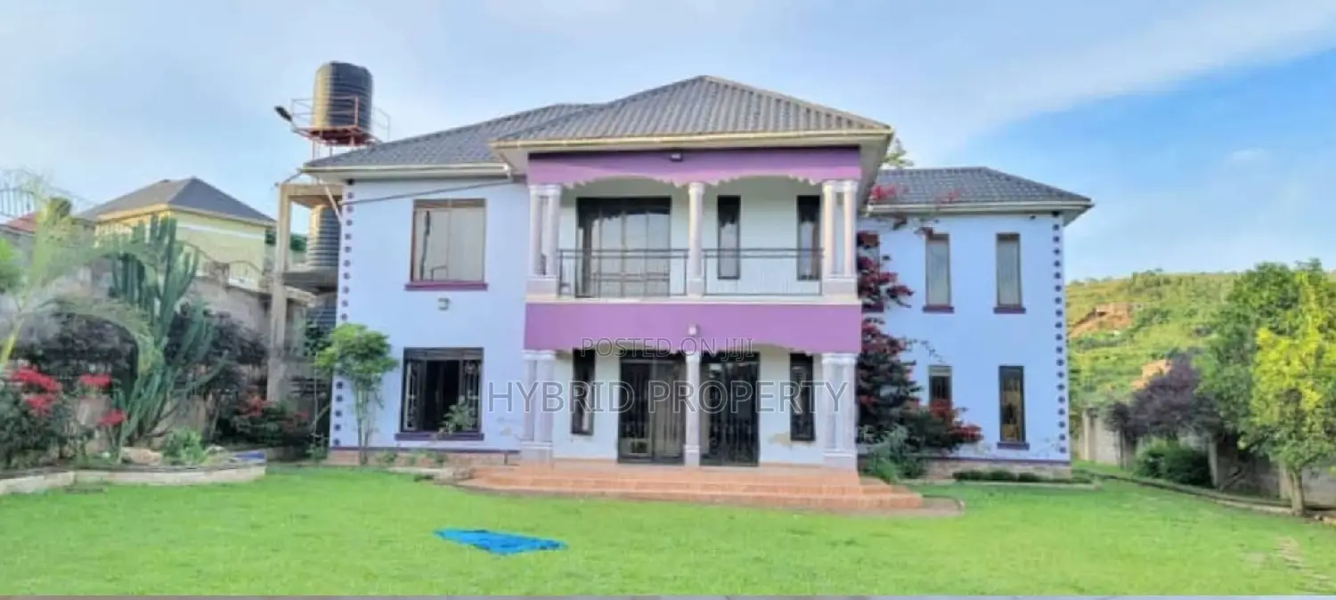 5bdrm Penthouse in Kitende~Kitovu Along, Ssisa for sale in Ssisa
