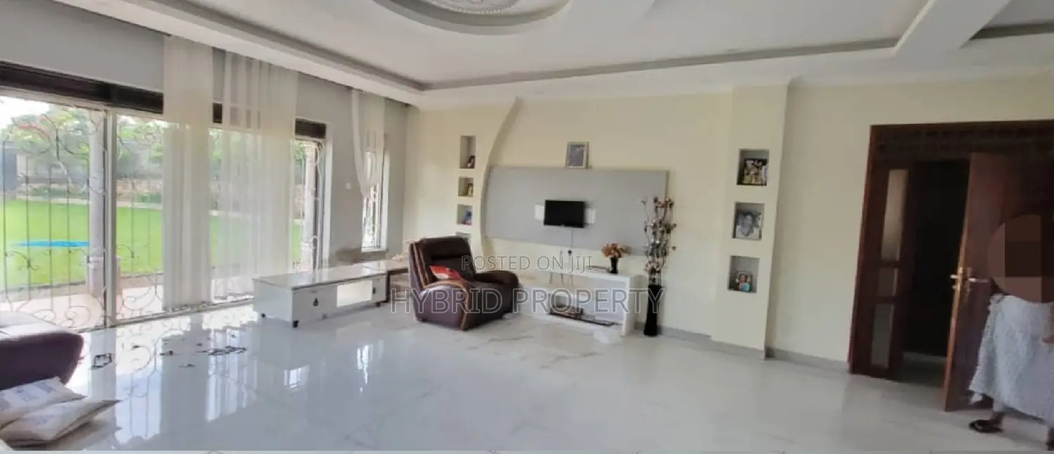5bdrm Penthouse in Kitende~Kitovu Along, Ssisa for sale in Ssisa