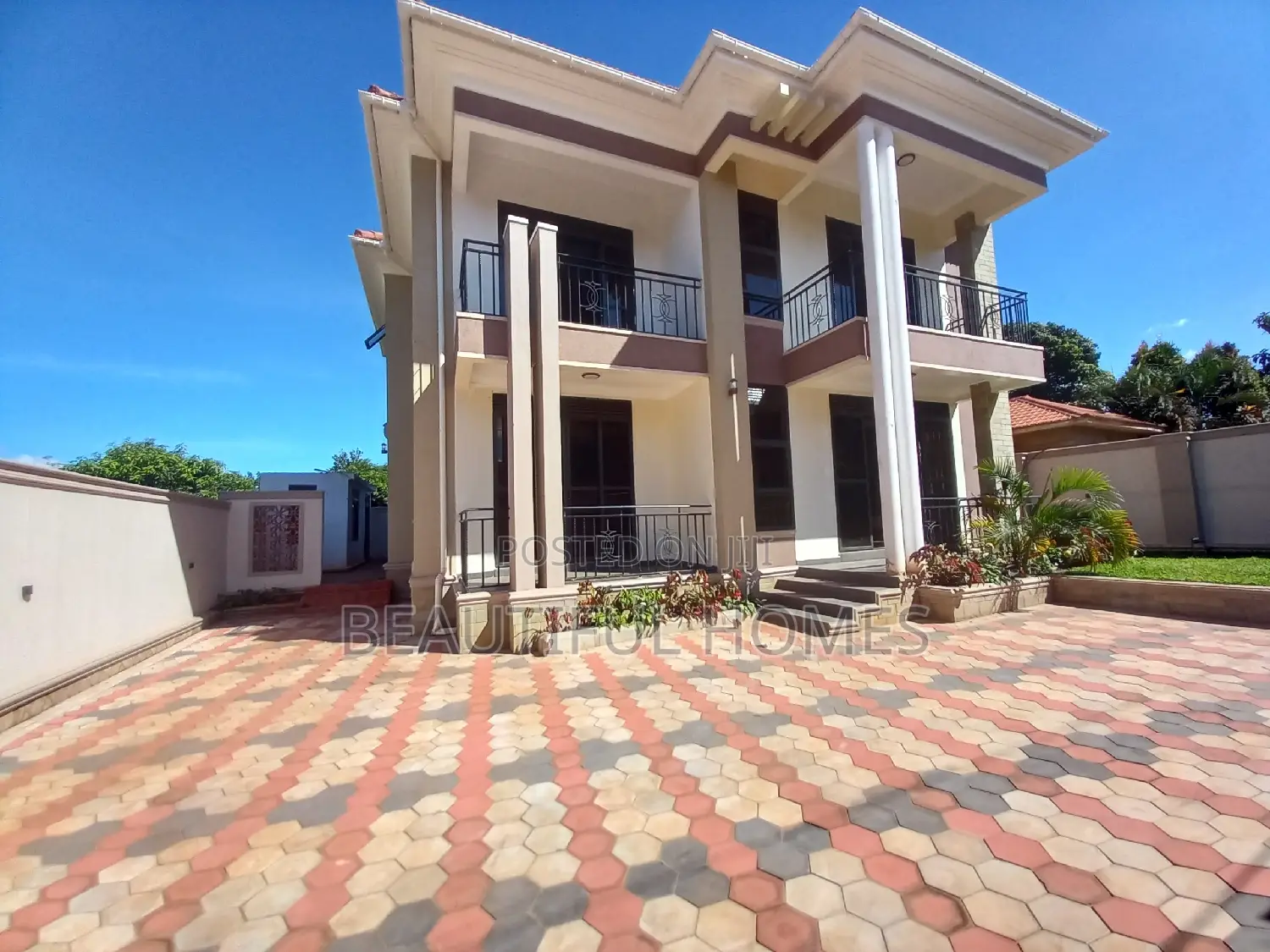 Furnished 5bdrm Duplex in Kira for sale in Kira