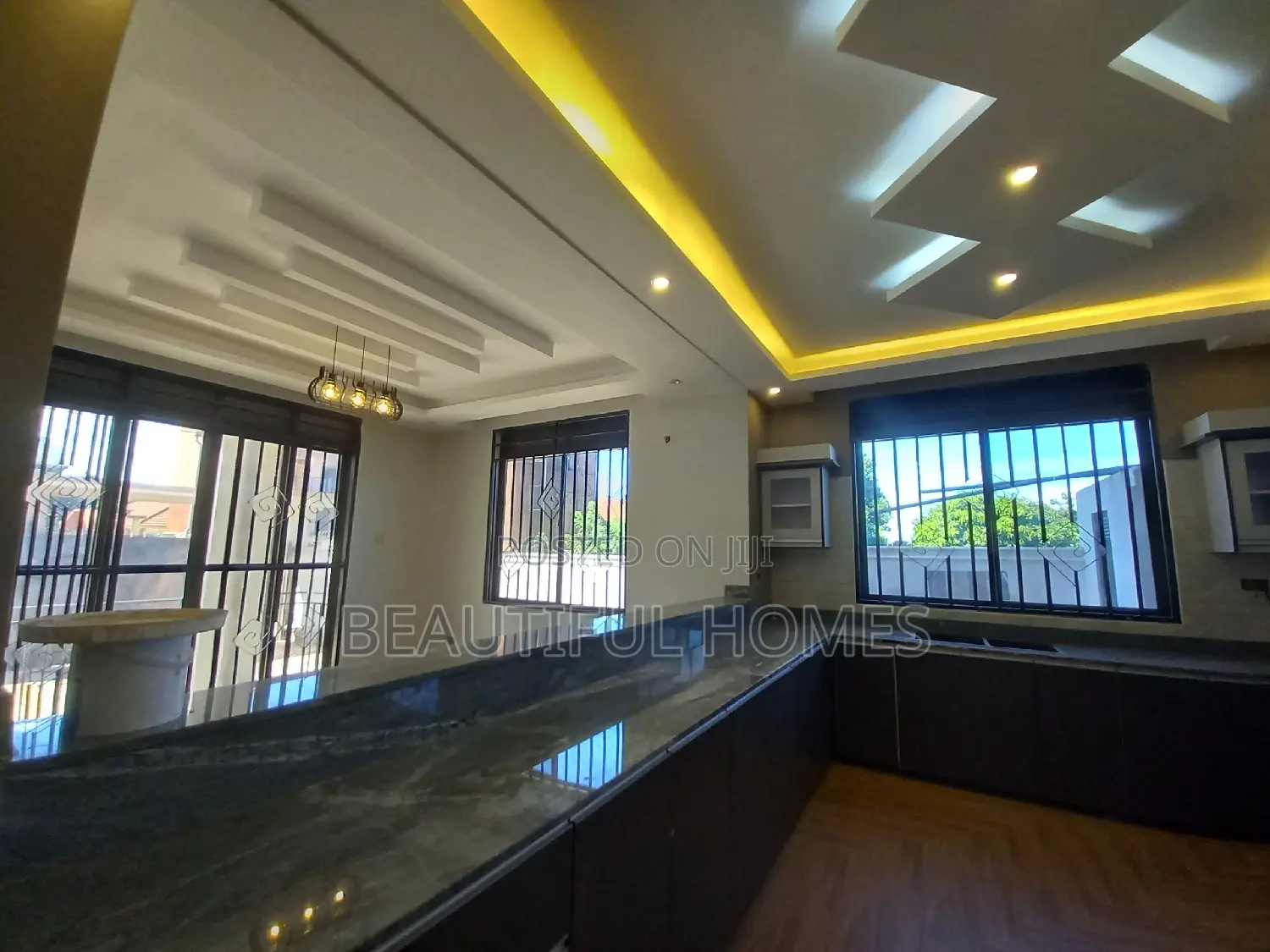 Furnished 5bdrm Duplex in Kira for sale in Kira