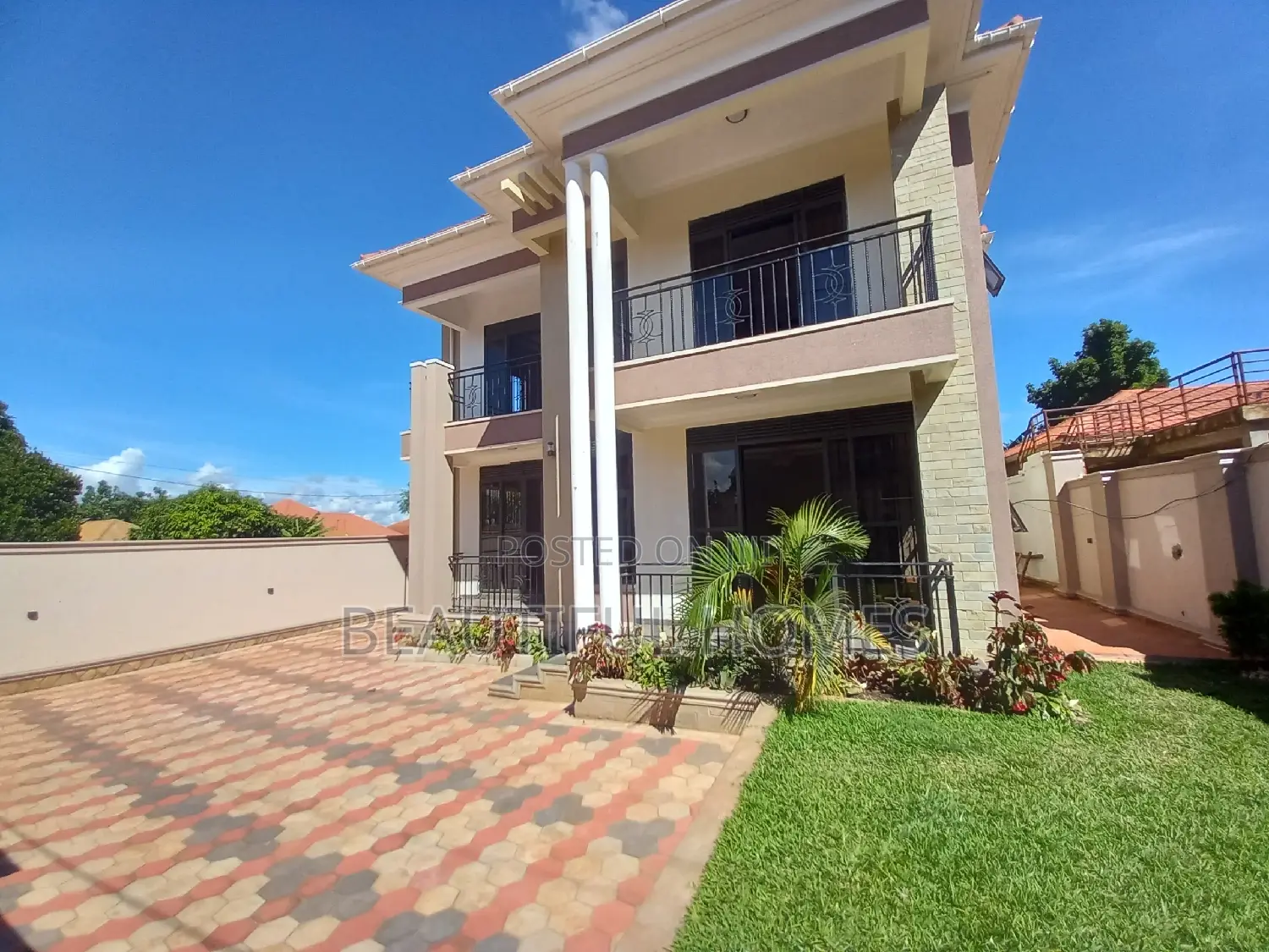 Furnished 5bdrm Duplex in Kira for sale in Kira