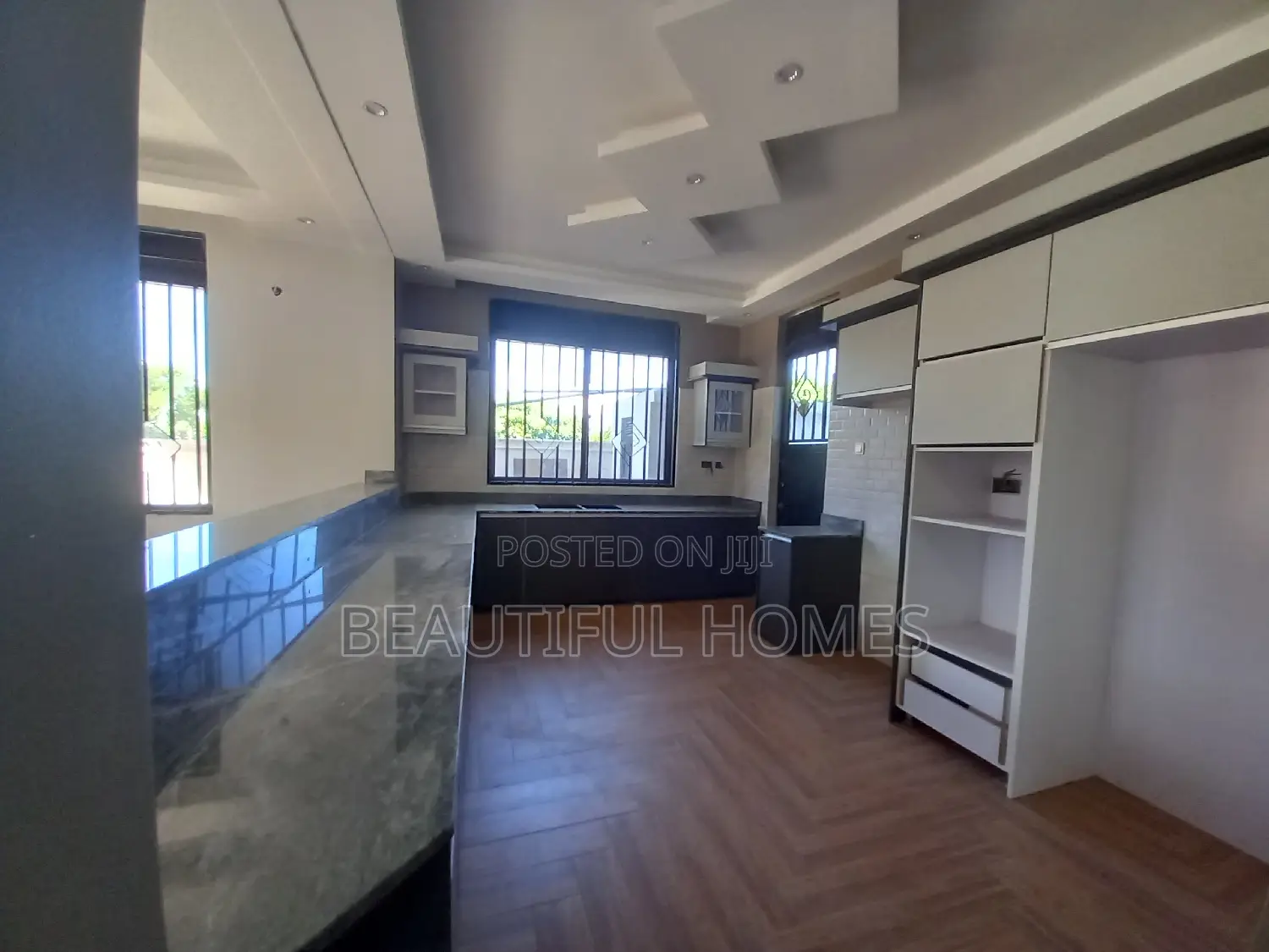 Furnished 5bdrm Duplex in Kira for sale in Kira