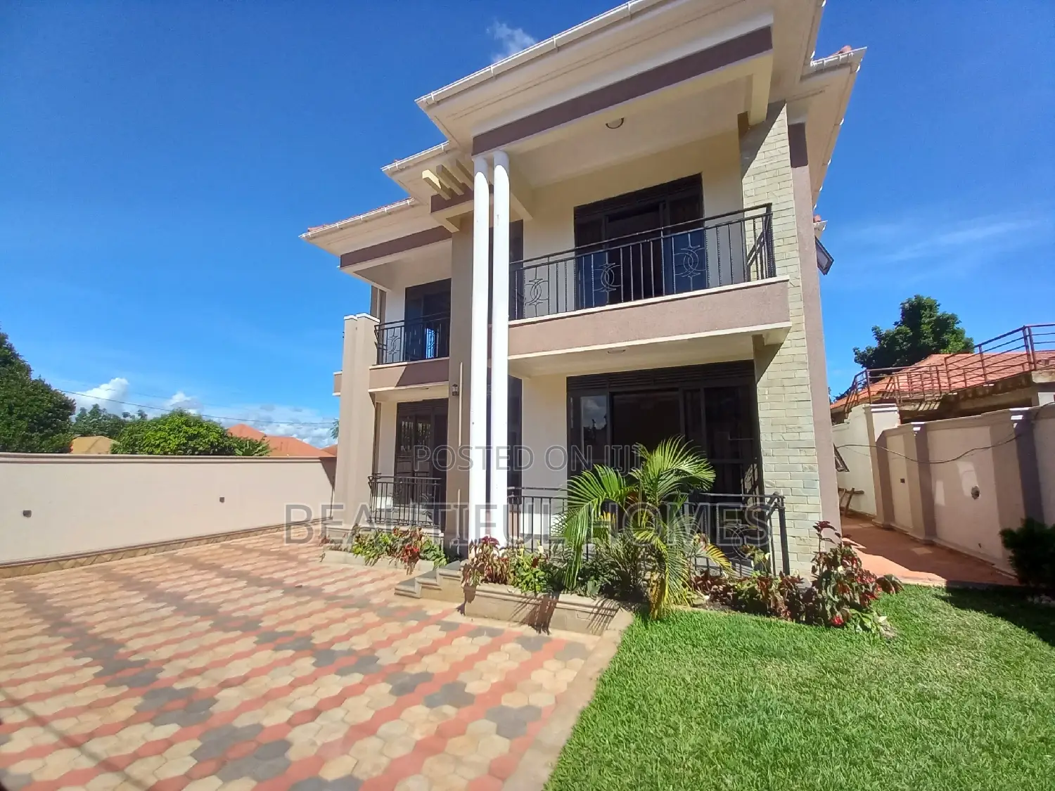 Furnished 5bdrm Duplex in Kira for sale in Kira