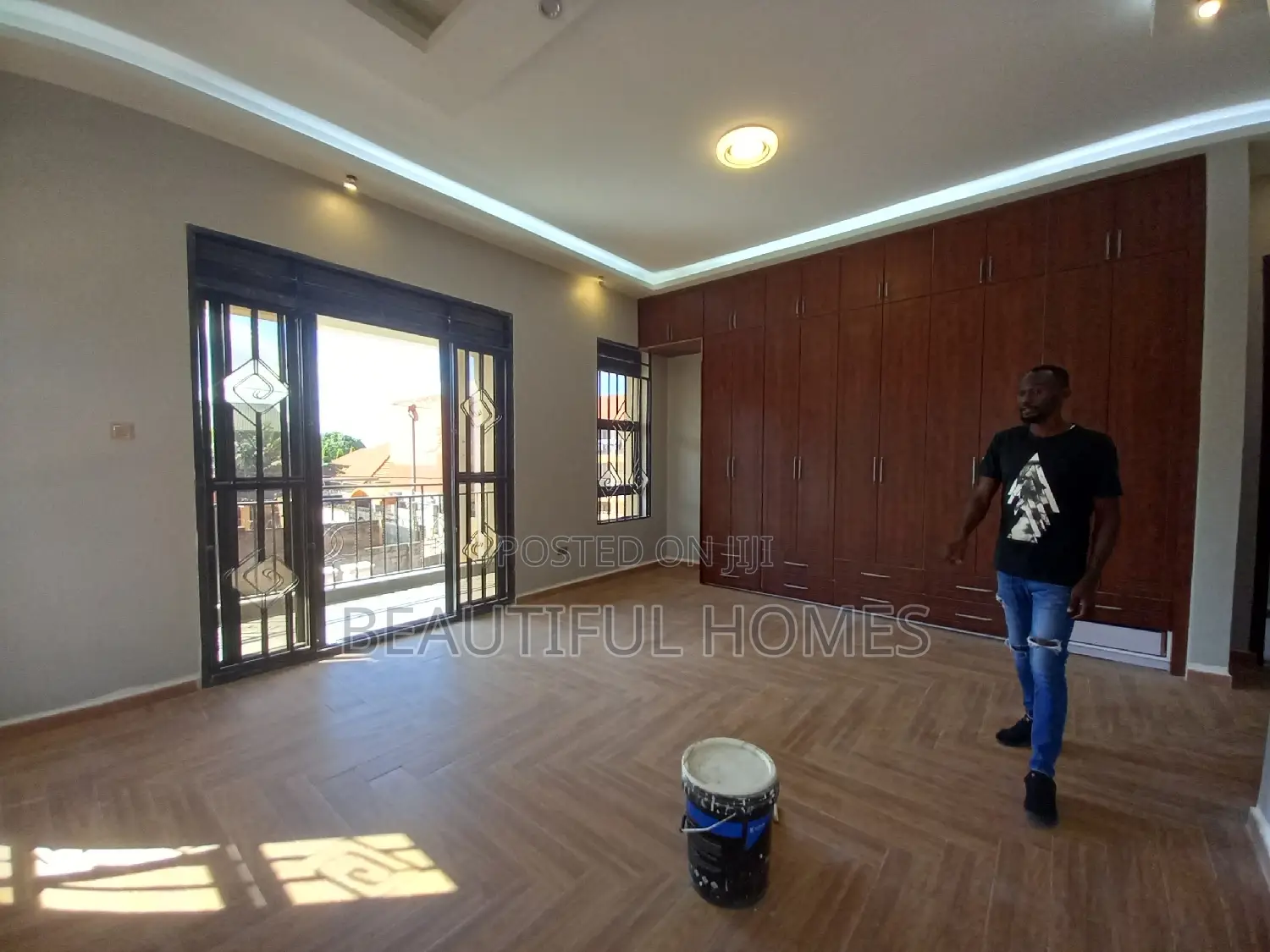 Furnished 5bdrm Mansion in Kira for sale in Kira