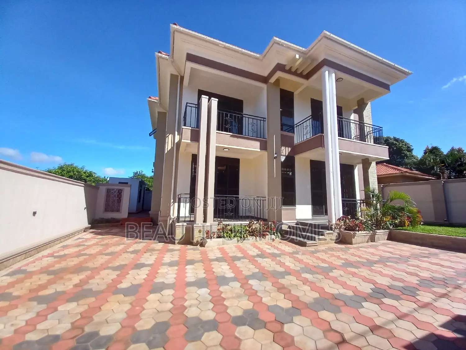 Furnished 5bdrm Duplex in Kira for sale in Kira
