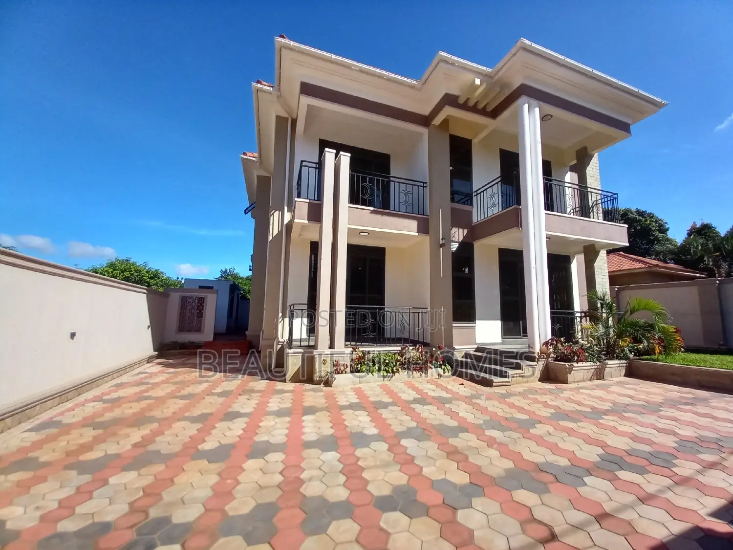 Furnished 5bdrm Duplex in Kira for sale in Kira