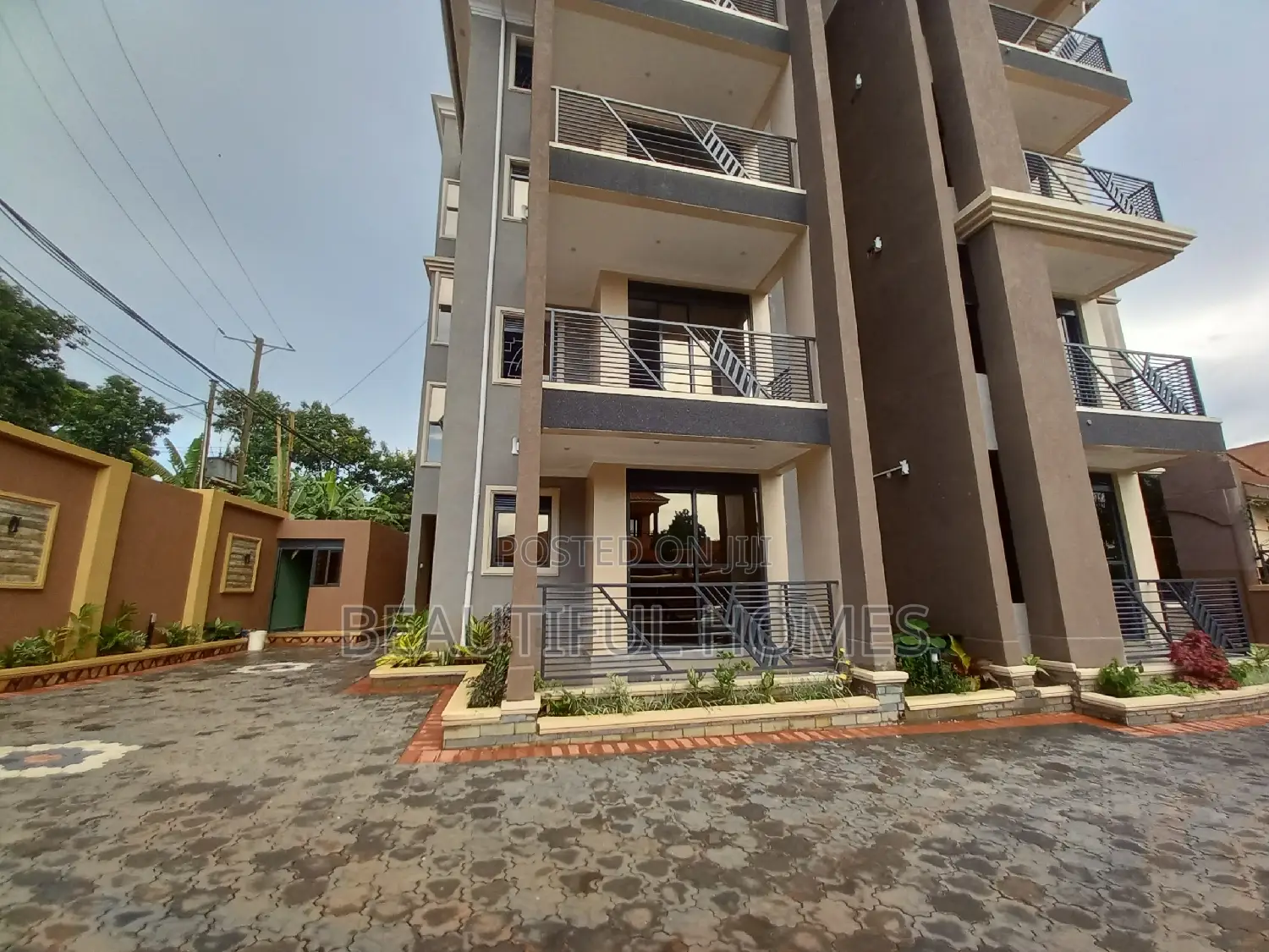 Furnished 3bdrm Block of Flats in Kisaasi Near, Central Division in Central Division