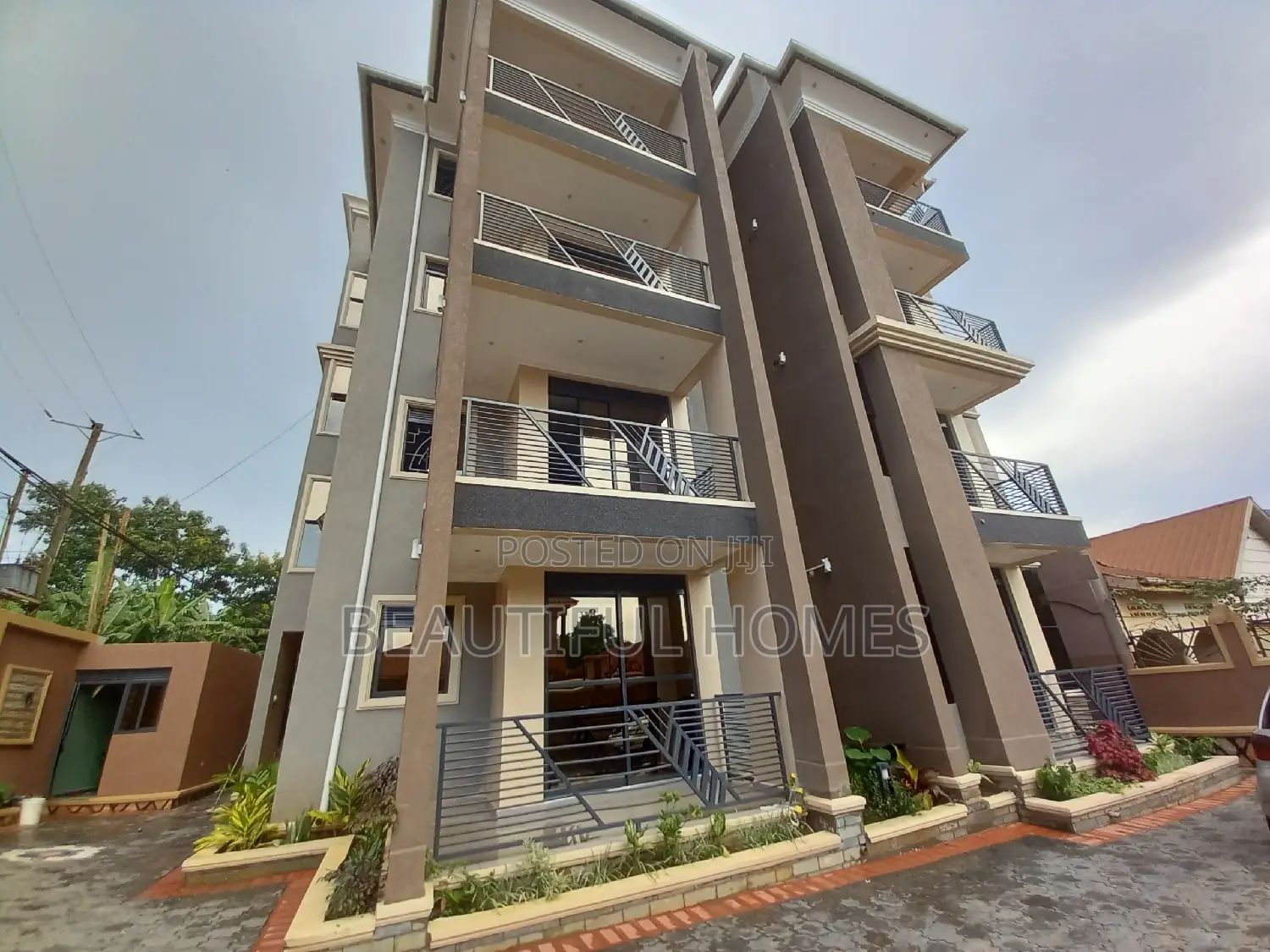 Furnished 3bdrm Block of Flats in Kisaasi Near, Central Division in Central Division