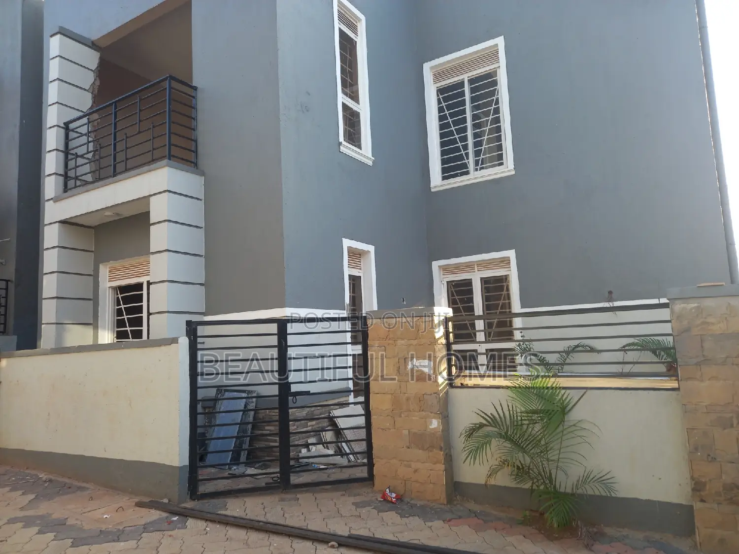 Furnished 4bdrm Duplex in Kira All Tarmack, Central Division for sale in Central Division
