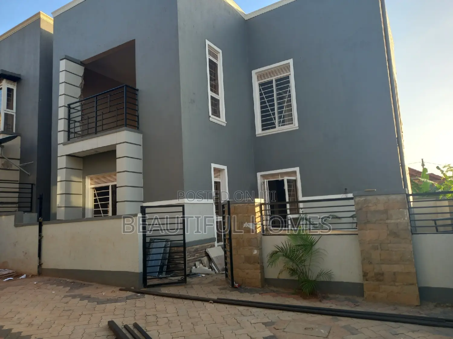 Furnished 4bdrm Duplex in Kira All Tarmack, Central Division for sale in Central Division